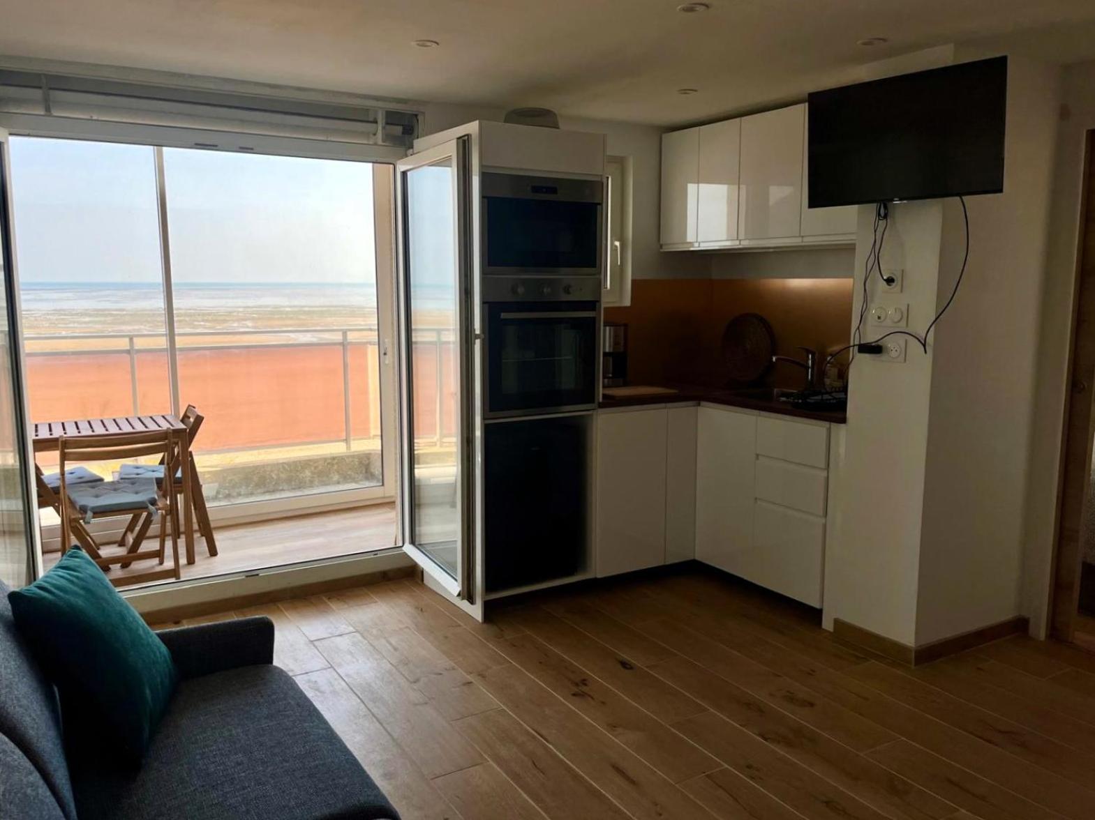 Mettons Les Voiles - Appt Vue Mer Avec Loggia Bernieres-sur-Mer ภายนอก รูปภาพ
