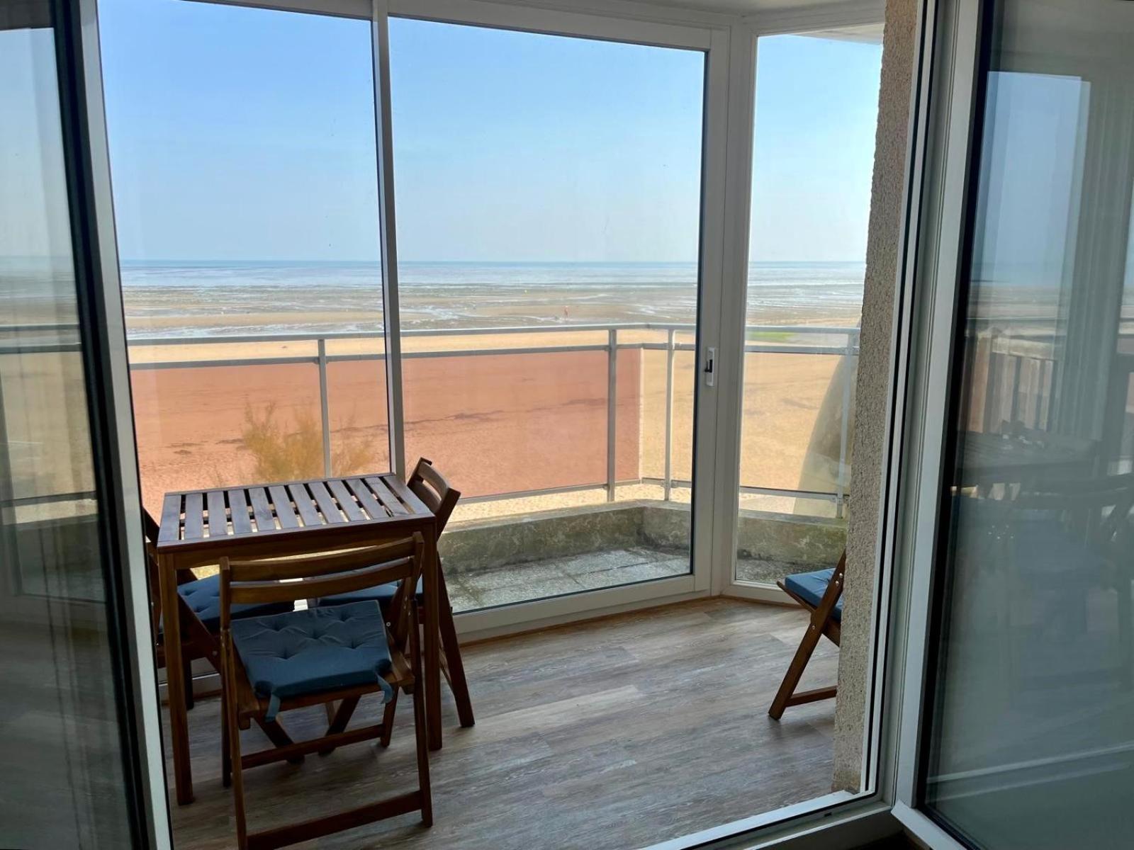Mettons Les Voiles - Appt Vue Mer Avec Loggia Bernieres-sur-Mer ภายนอก รูปภาพ