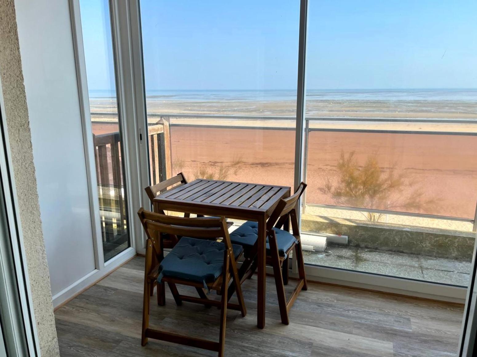 Mettons Les Voiles - Appt Vue Mer Avec Loggia Bernieres-sur-Mer ภายนอก รูปภาพ