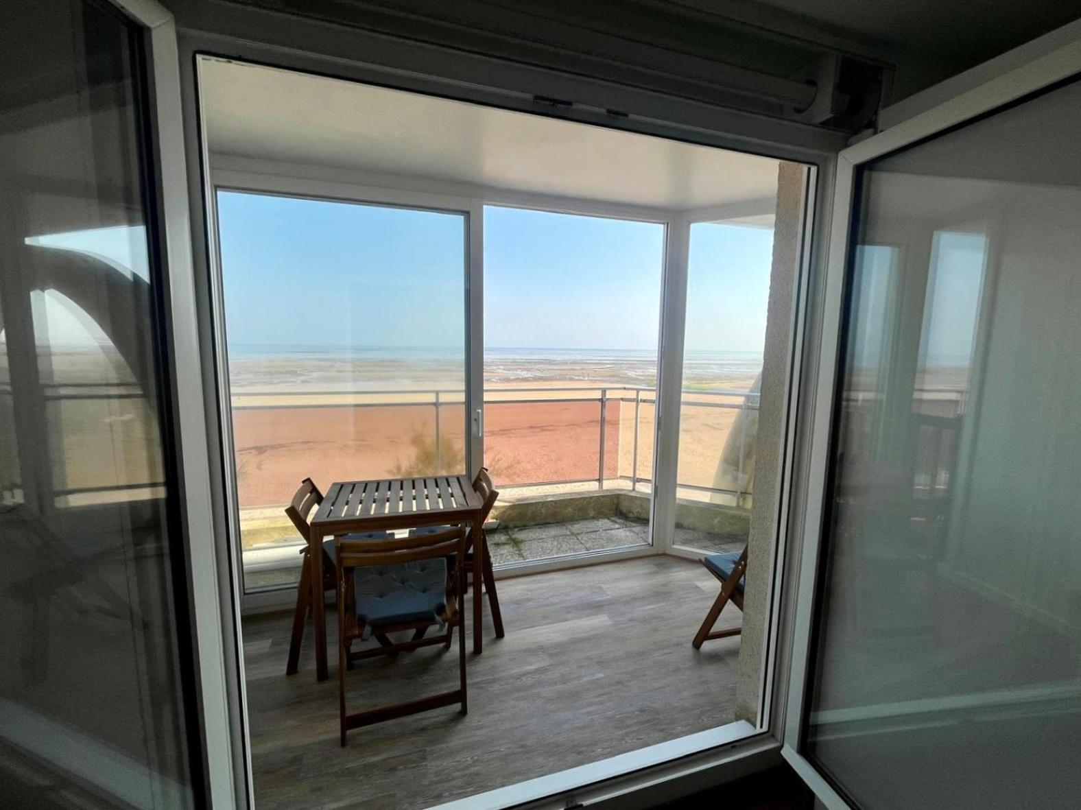 Mettons Les Voiles - Appt Vue Mer Avec Loggia Bernieres-sur-Mer ภายนอก รูปภาพ