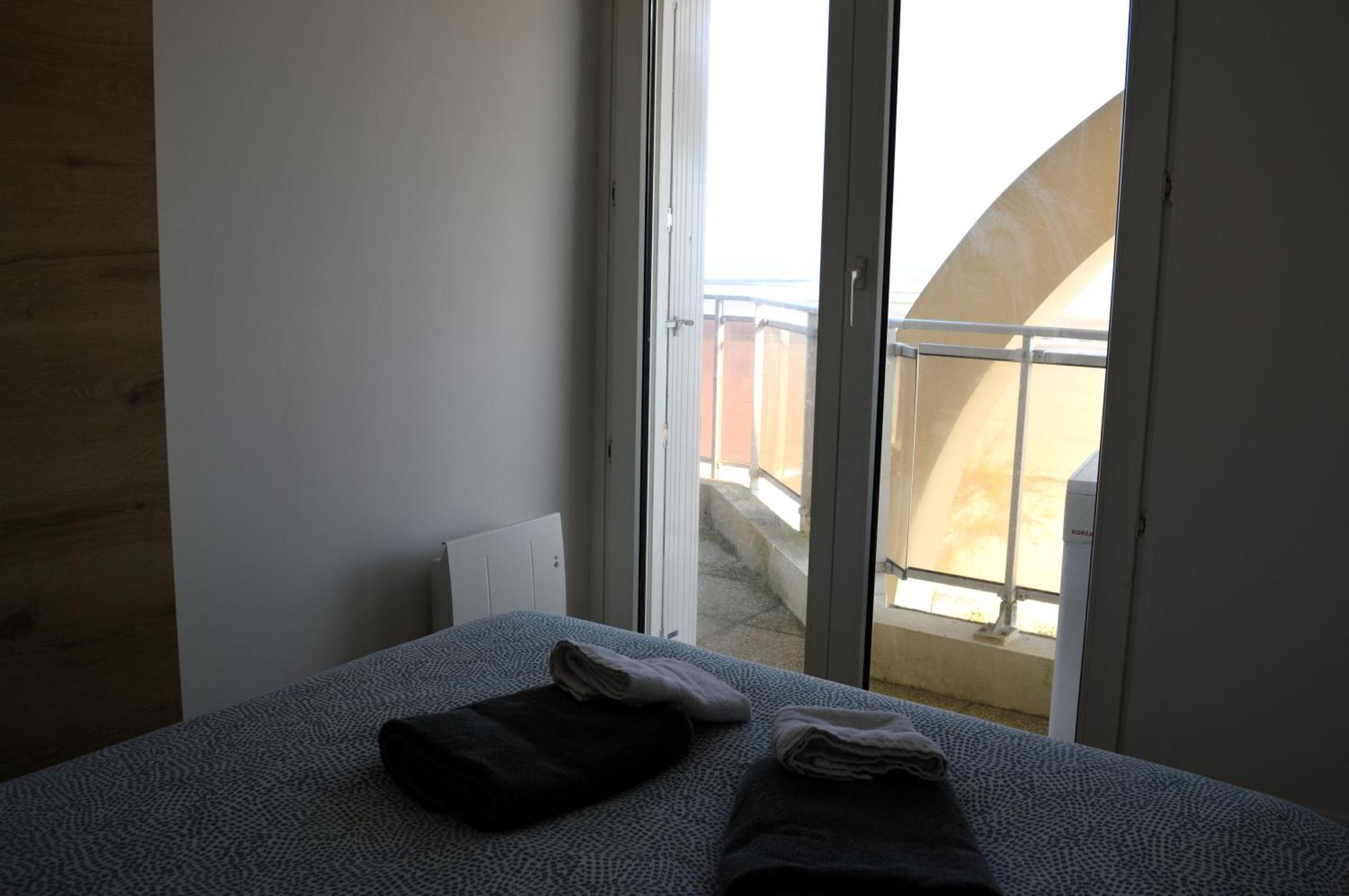 Mettons Les Voiles - Appt Vue Mer Avec Loggia Bernieres-sur-Mer ภายนอก รูปภาพ