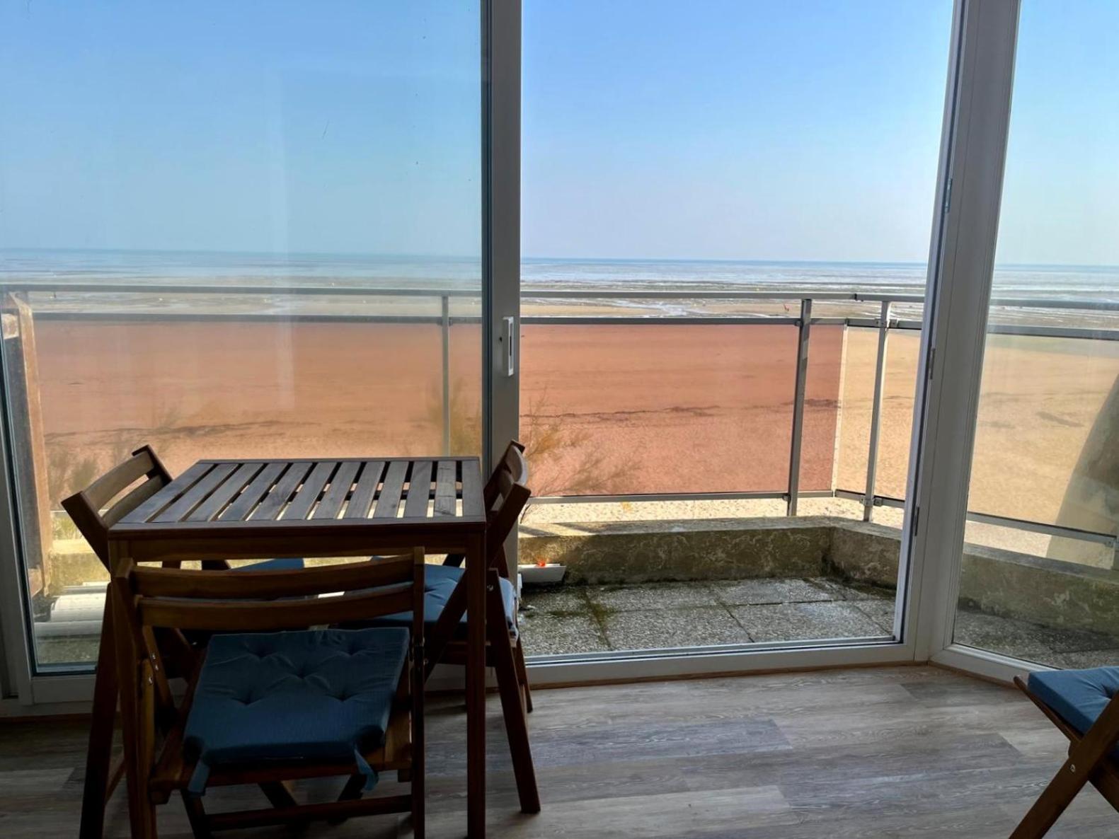 Mettons Les Voiles - Appt Vue Mer Avec Loggia Bernieres-sur-Mer ภายนอก รูปภาพ