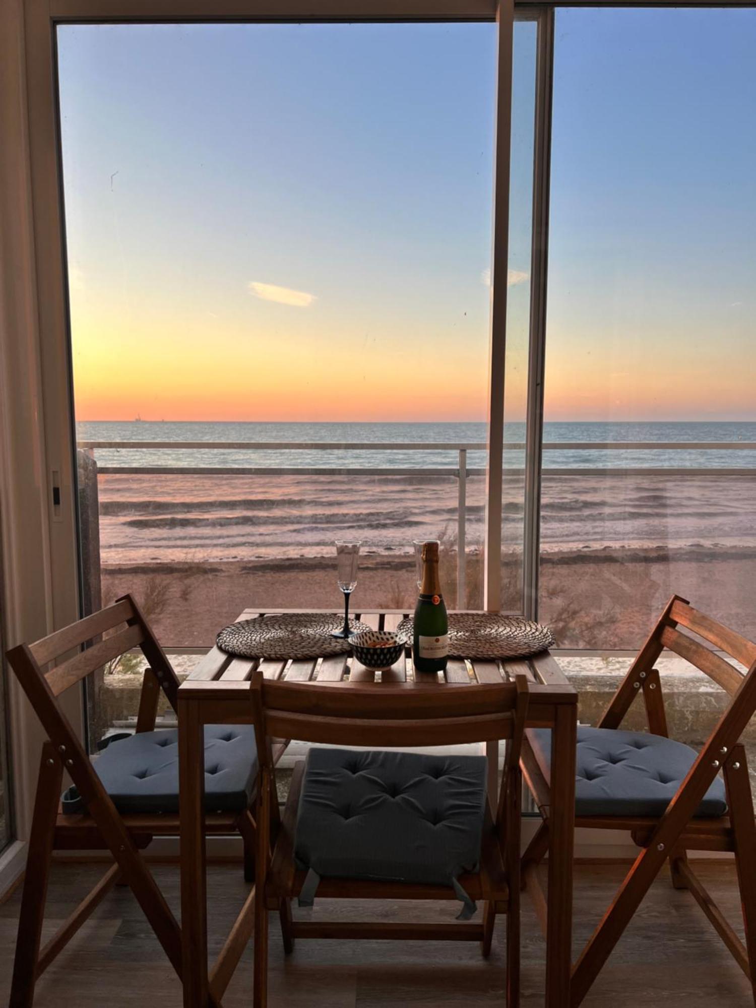 Mettons Les Voiles - Appt Vue Mer Avec Loggia Bernieres-sur-Mer ภายนอก รูปภาพ