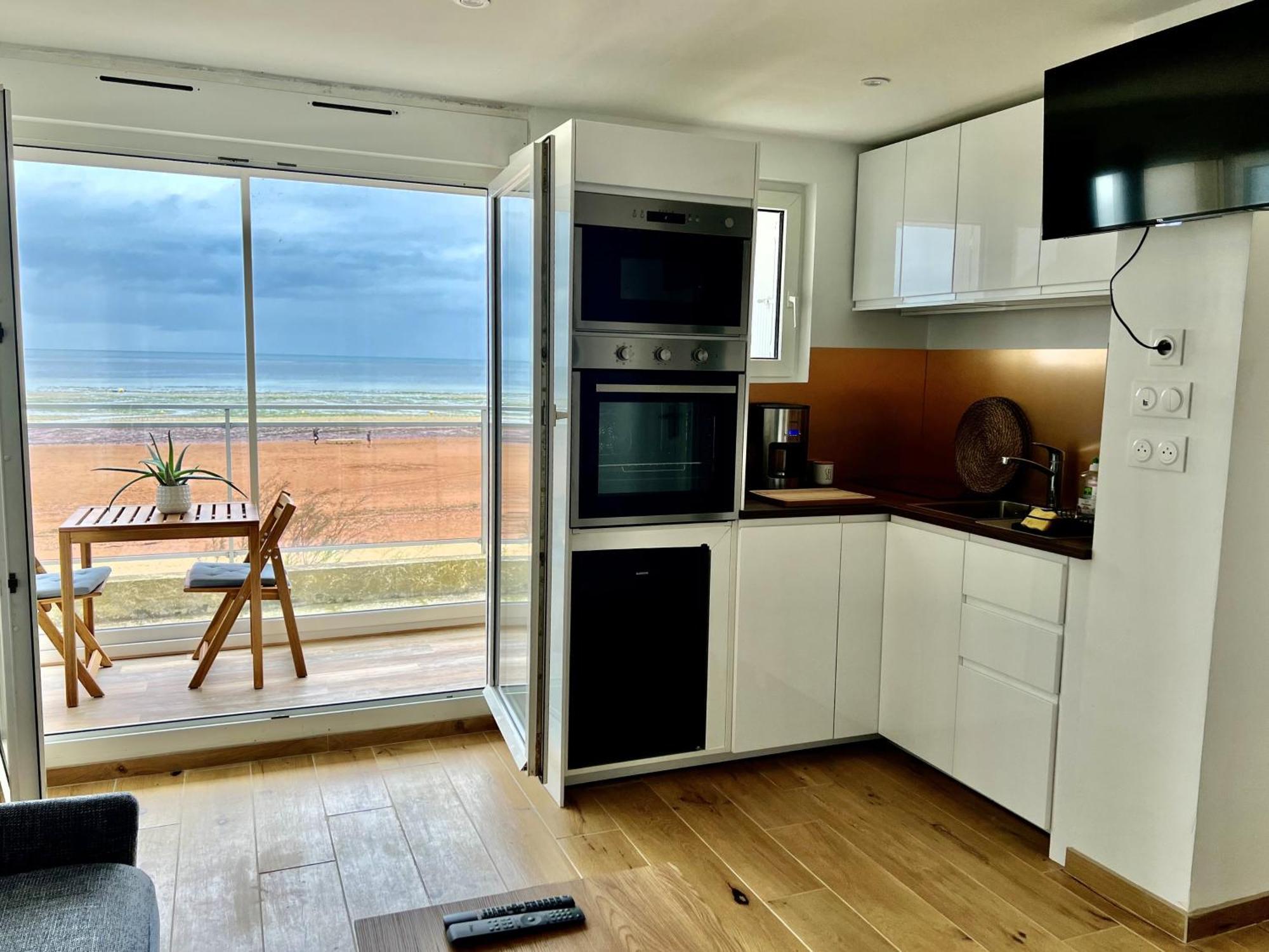 Mettons Les Voiles - Appt Vue Mer Avec Loggia Bernieres-sur-Mer ภายนอก รูปภาพ